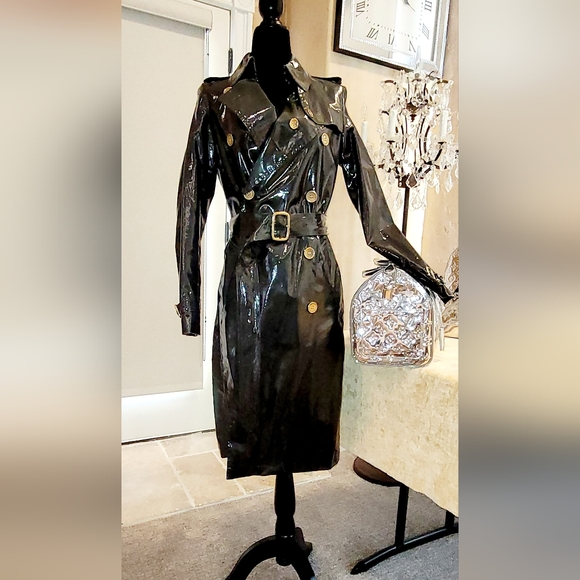 Burberry Prorsum Black Vinyl Patent Trench Coat with Gold Buttons. Size US 2 - Picture 10 of 16